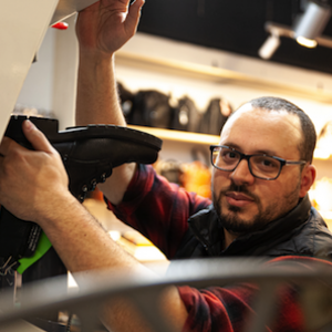 Saif — eigenaar Saif Schoenreparatie